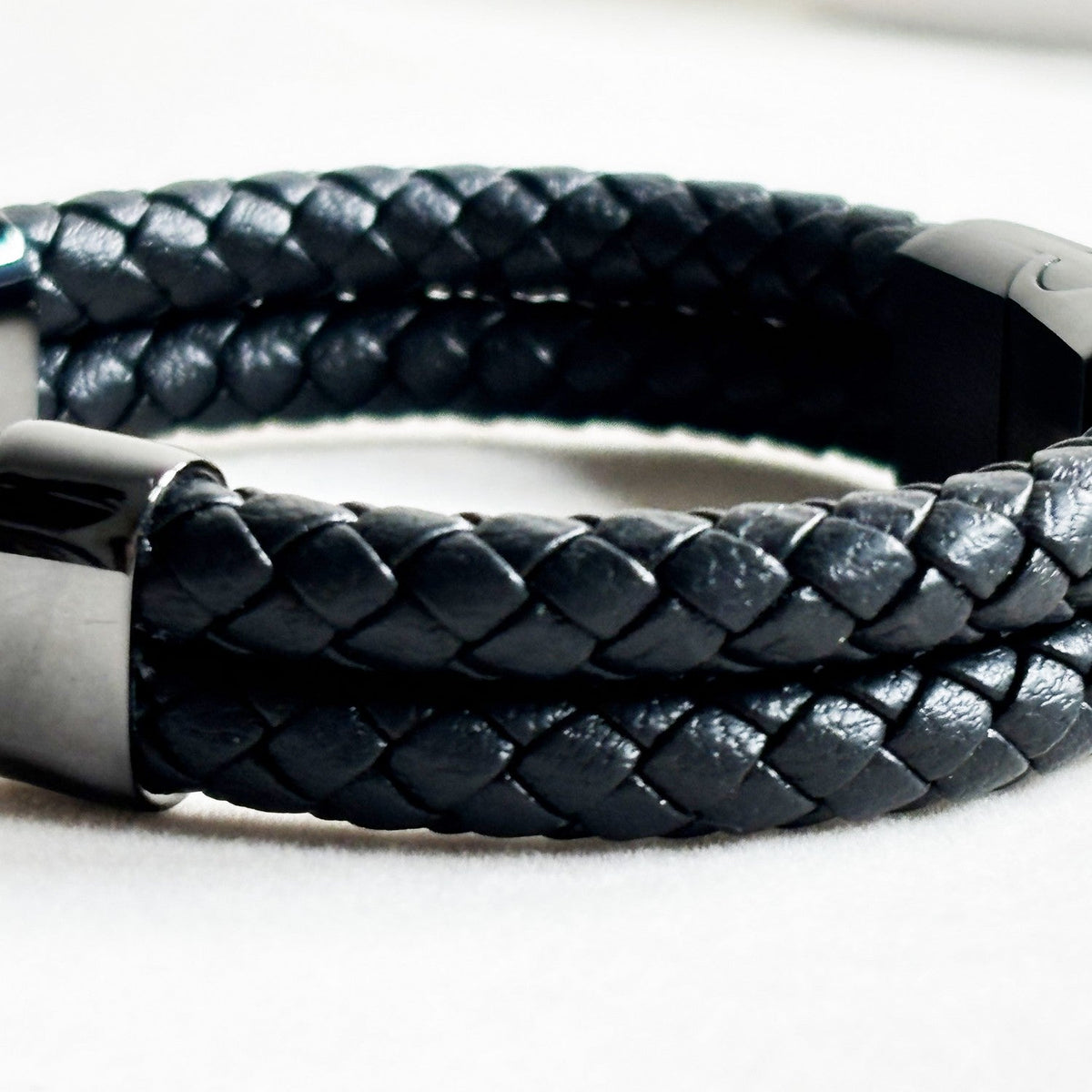Tiger Tooth Wave Dzi Bead w/ Leather Bangle